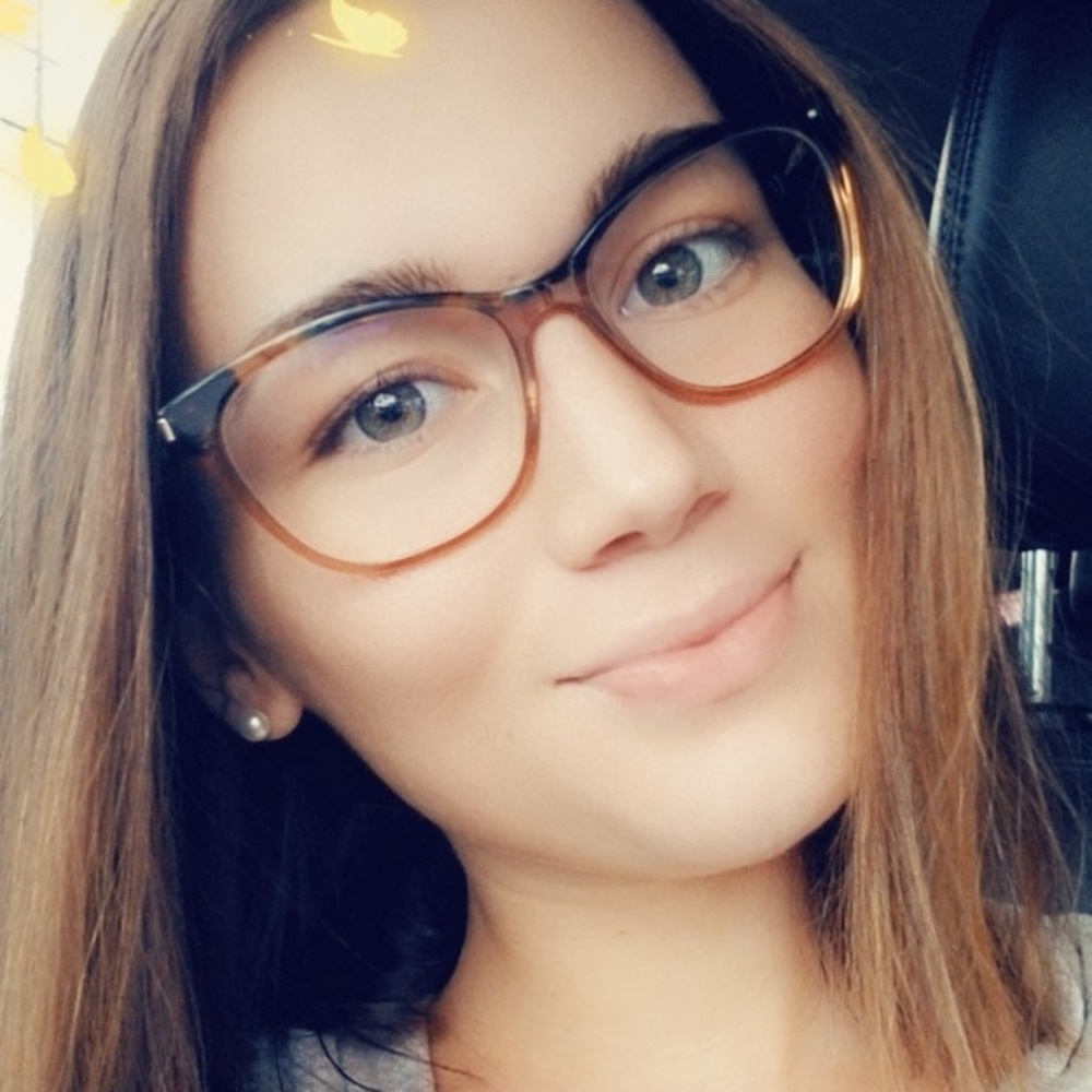 Meet your Posher, Abigail